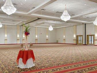 Ramada Convention Center Eau Claire Hotel Buitenkant foto