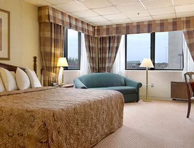 Ramada Convention Center Eau Claire Hotel Kamer foto